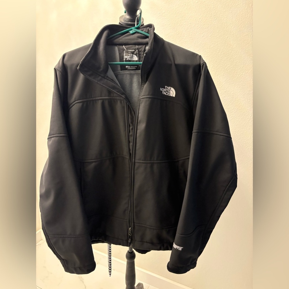 The North Face Men's Black Softshell Full-Zip Jacket